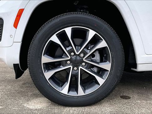 New 2025 Jeep Grand Cherokee L Overland w/ Advanced Protech Group III image 10