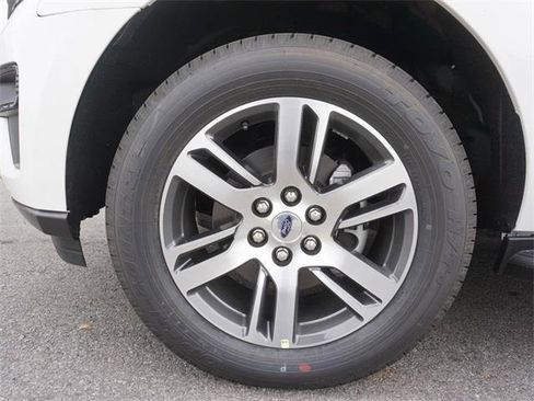 New 2024 Ford Expedition XLT image 9