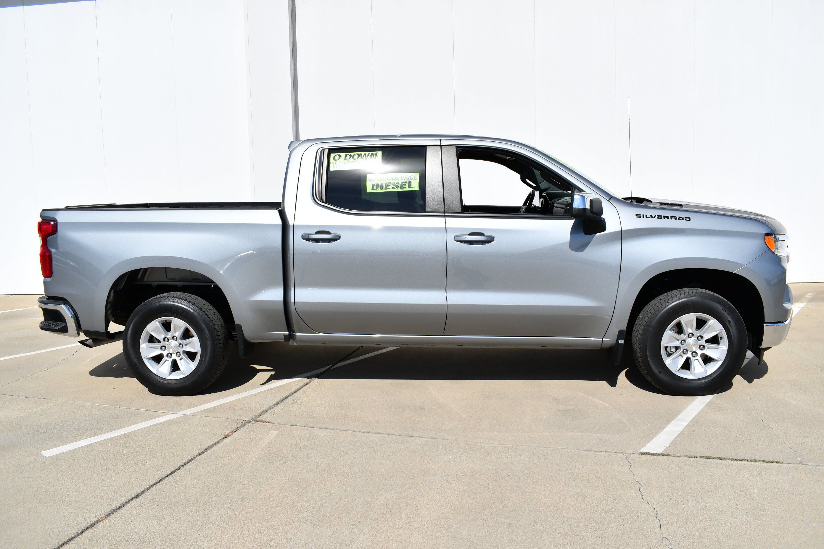Used 2023 Chevrolet Silverado 1500 LT w/ Leather Package RWD image 4