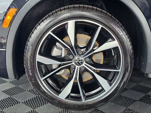 Used 2023 Volkswagen Tiguan SEL R-Line AWD/4WD image 10