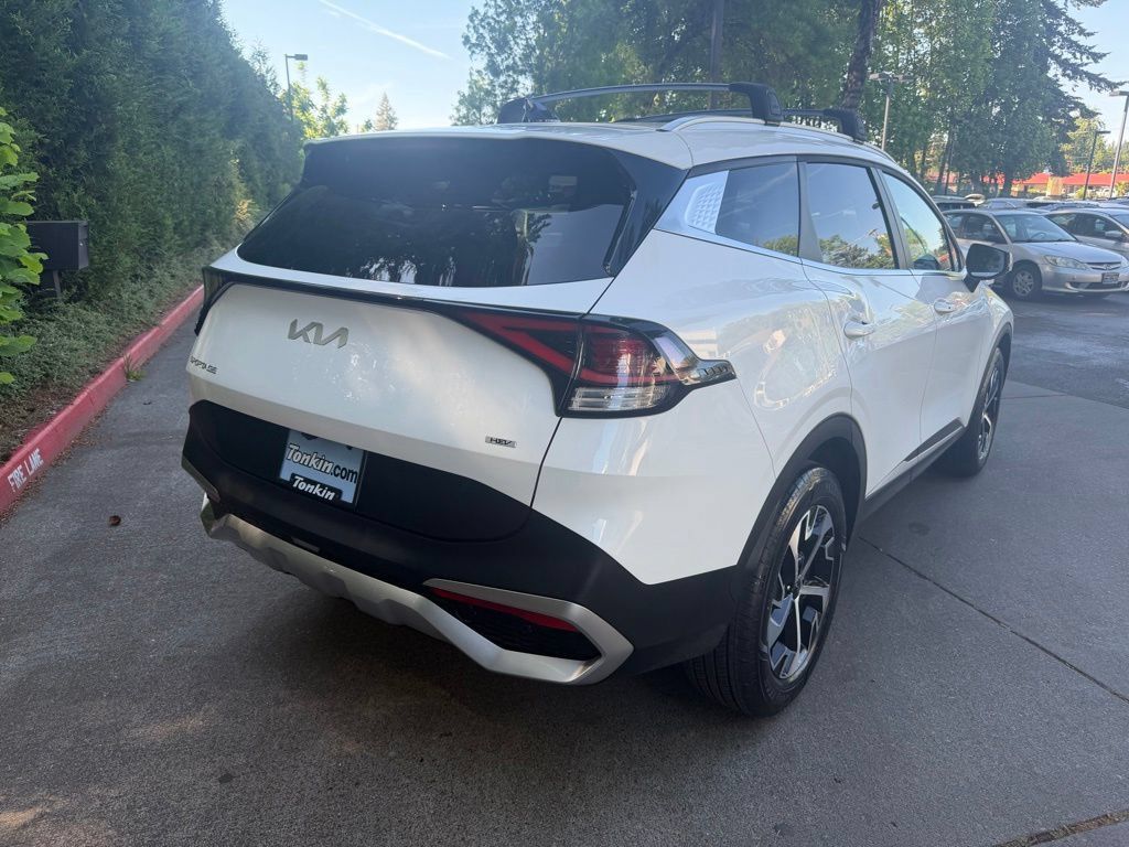 Used 2025 Kia Sportage EX AWD/4WD image 4