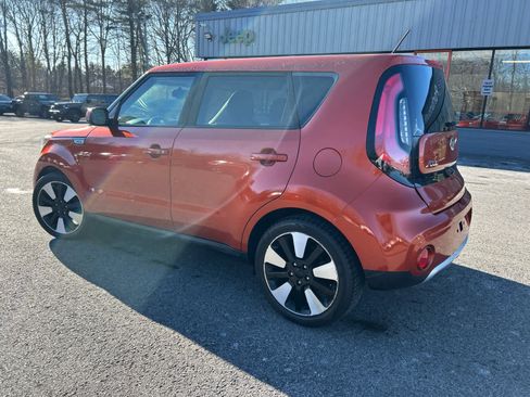 Used 2018 Kia Soul + image 13