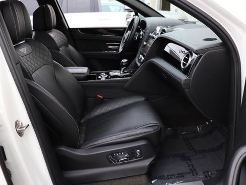 Used 2017 Bentley Bentayga image 36