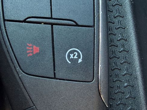 Used 2025 Chevrolet Equinox LT FWD image 23