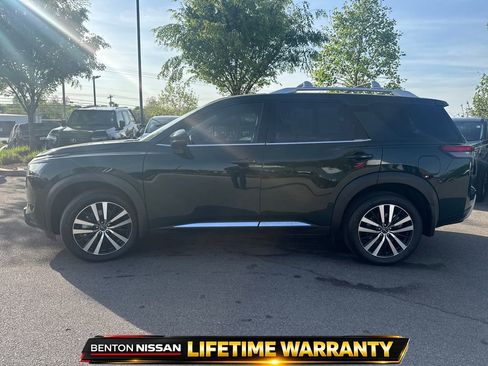 Used 2025 Nissan Pathfinder Platinum w/ Cargo Package image 5