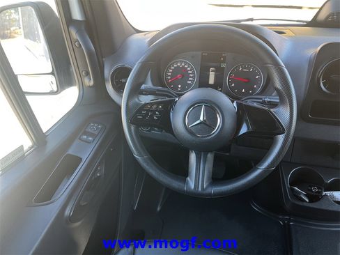 Used 2025 Mercedes-Benz Sprinter 2500 image 12
