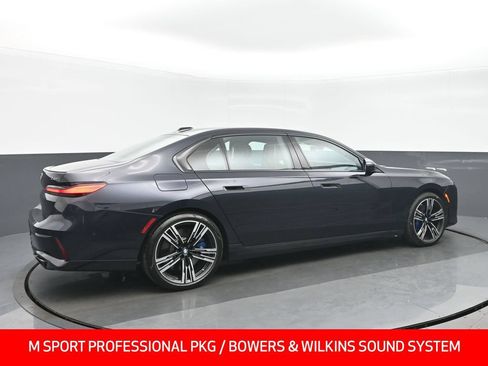 Used 2023 BMW 760i xDrive w/ Luxury Rear Seating Package AWD/4WD image 3