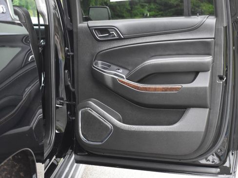 Used 2018 Chevrolet Suburban LT image 12