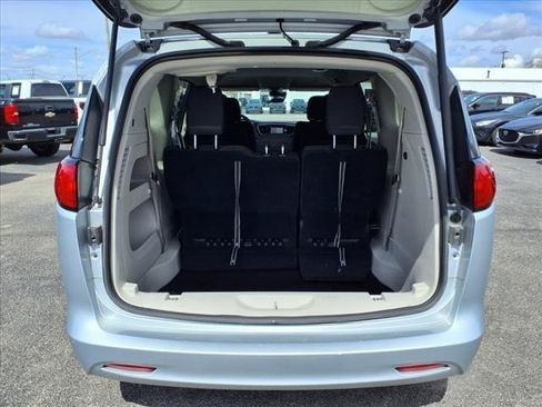 Used 2023 Chrysler Voyager LX FWD image 11