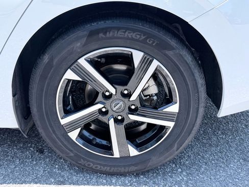Used 2025 Nissan Sentra SV FWD image 34