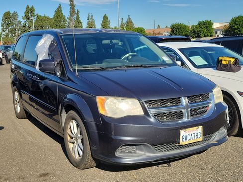 Used 2013 Dodge Grand Caravan SXT FWD image 3