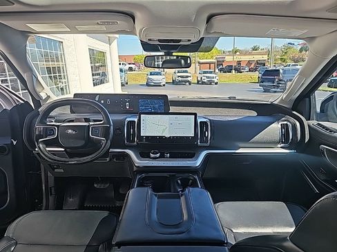 Used 2025 Ford Expedition Platinum w/ Driver's Package AWD/4WD image 13
