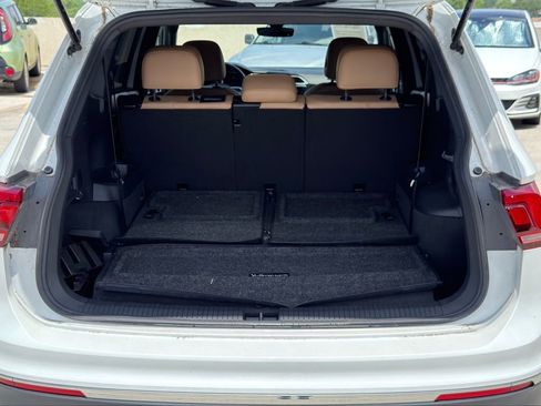 Used 2023 Volkswagen Tiguan SE image 9