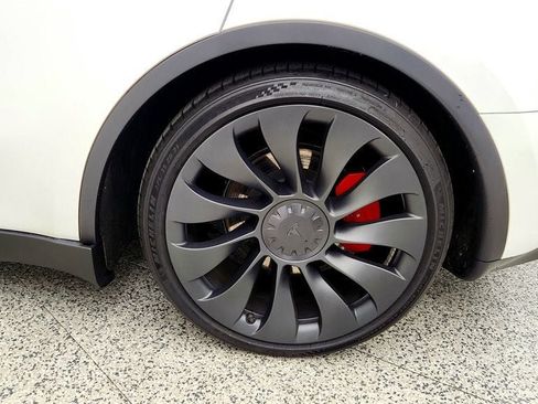 Used 2024 Tesla Model Y Performance AWD/4WD image 9