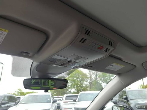 Used 2023 Volkswagen Taos SE w/ Panoramic Sunroof Package FWD image 23