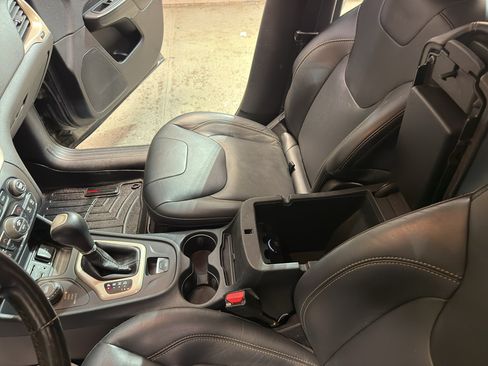 Used 2016 Jeep Cherokee Limited AWD/4WD image 22
