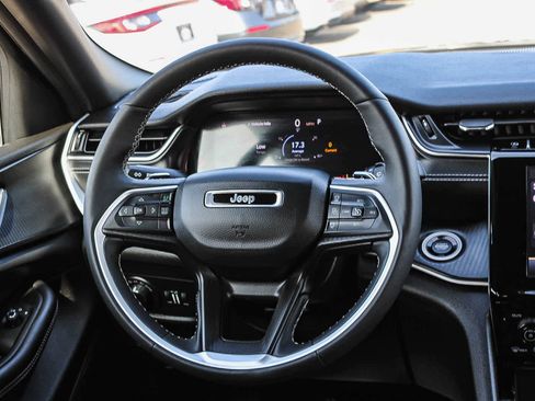 Used 2024 Jeep Grand Cherokee Altitude AWD/4WD image 15