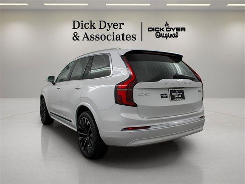 New 2026 Volvo XC90 B5 Core w/ Protection Package Premier image 4