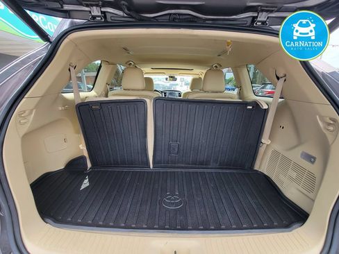 Used 2017 Toyota Highlander XLE w/ Carpet Mat Package AWD/4WD image 10