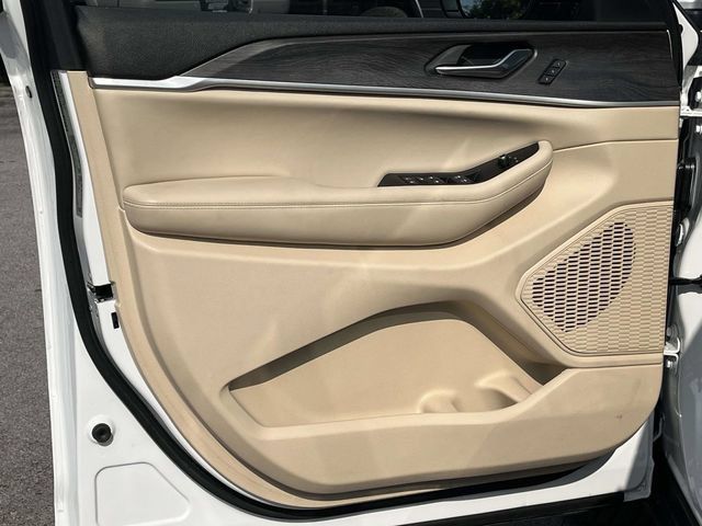Used 2023 Jeep Grand Cherokee Limited w/ Black Appearance Package RWD image 14