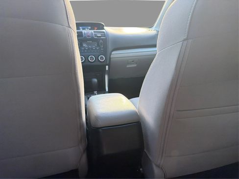 Used 2014 Subaru Forester 2.5i Premium AWD/4WD image 21