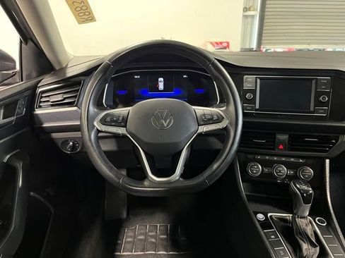 Used 2024 Volkswagen Jetta SE FWD image 21