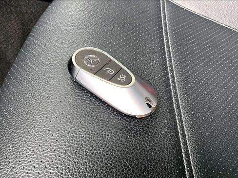 Used 2023 Mercedes-Benz GLC 300 4MATIC image 10