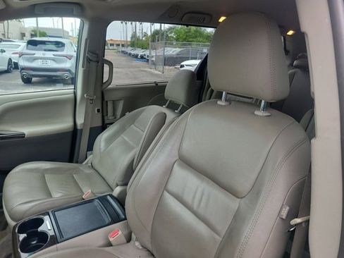 Used 2016 Toyota Sienna XLE image 9