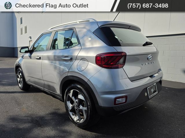 Used 2025 Hyundai Venue SEL FWD image 3