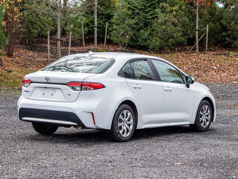 Used 2021 Toyota Corolla LE image 8