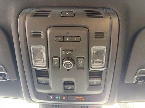 Used 2022 Cadillac Escalade Premium Luxury image 33