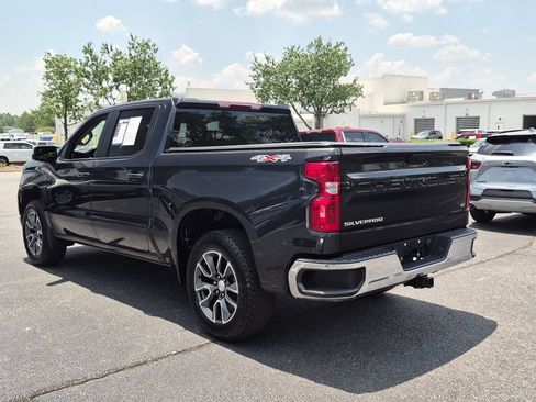 Used 2024 Chevrolet Silverado 1500 LT AWD/4WD image 10