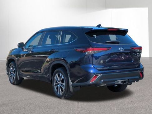 Certified 2026 Toyota Highlander XLE AWD/4WD image 8