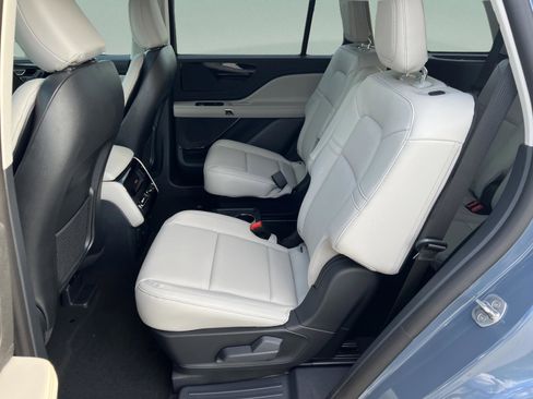 New 2026 Lincoln Aviator 2WD image 23