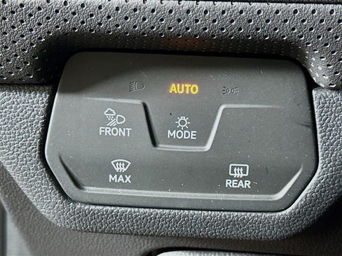 Used 2025 Volkswagen Atlas SE FWD image 17