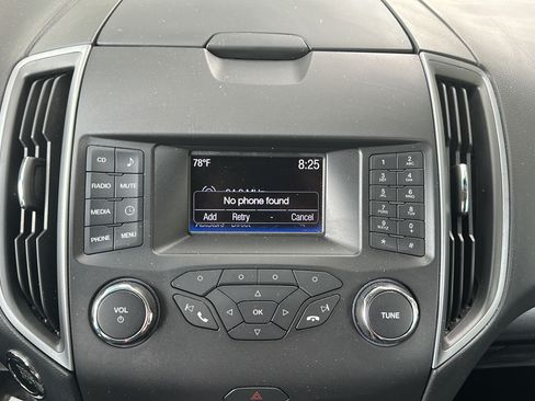 Used 2018 Ford Edge SE FWD image 11