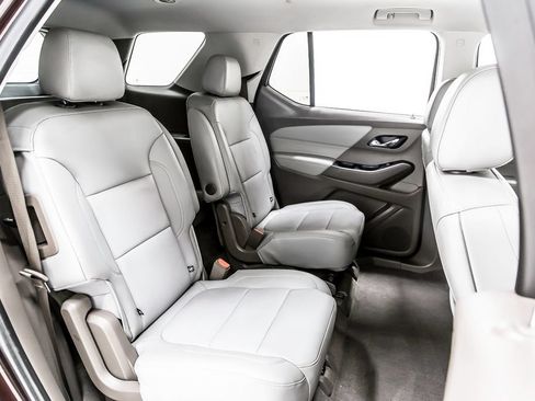 Used 2021 Chevrolet Traverse LT FWD image 34