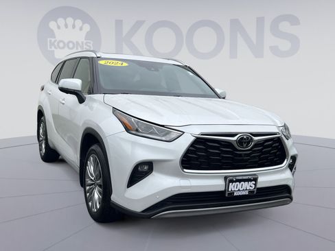 Used 2024 Toyota Highlander Platinum AWD/4WD image 7