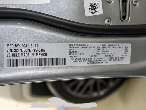 Used 2023 Jeep Compass Limited image 28