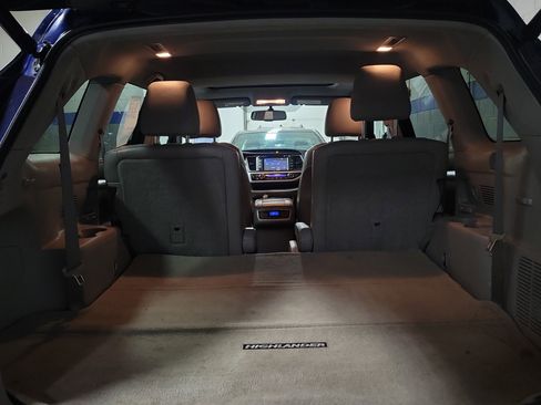 Used 2014 Toyota Highlander XLE image 9