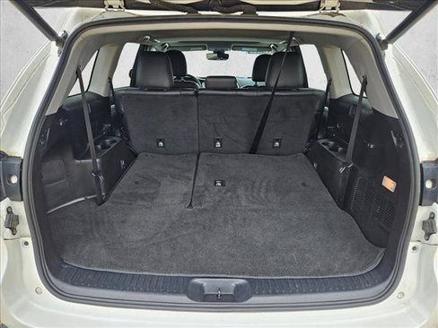 Used 2019 Toyota Highlander XLE FWD image 6