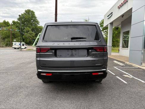 Certified 2024 Jeep Wagoneer L Series III w/ Flexible Seating Group AWD/4WD image 8
