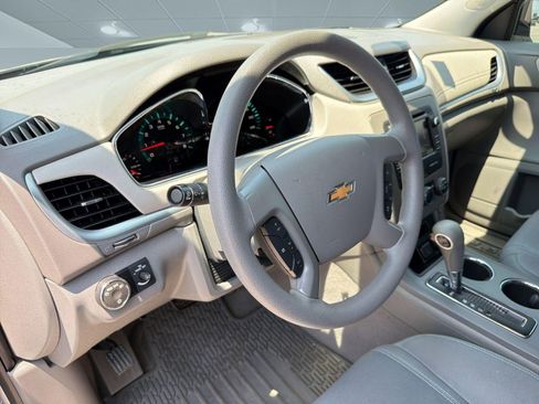 Used 2017 Chevrolet Traverse LS FWD image 4
