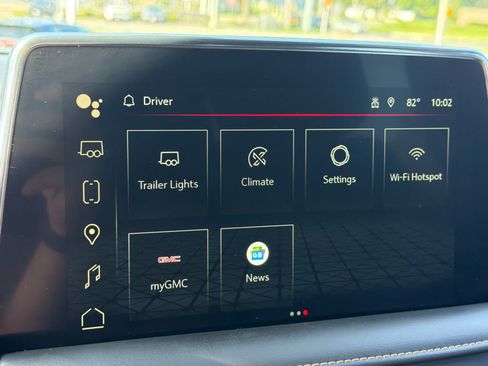 Certified 2022 GMC Yukon AT4 w/ Technology Package AWD/4WD image 16