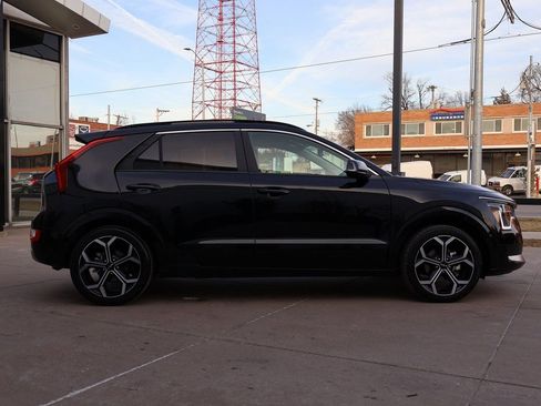 Used 2023 Kia Niro EX Touring image 9
