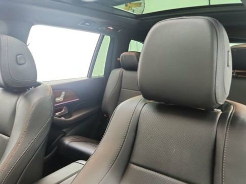 Used 2025 Mercedes-Benz GLS 450 4MATIC image 40