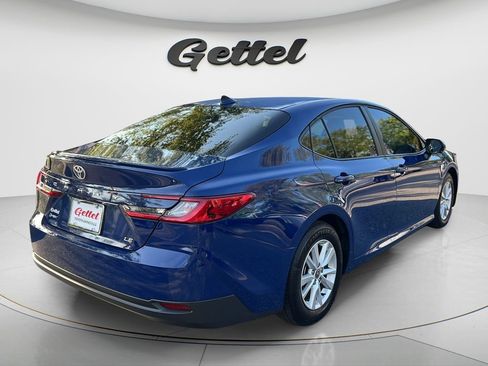 Used 2025 Toyota Camry LE w/ Convenience Package FWD image 5