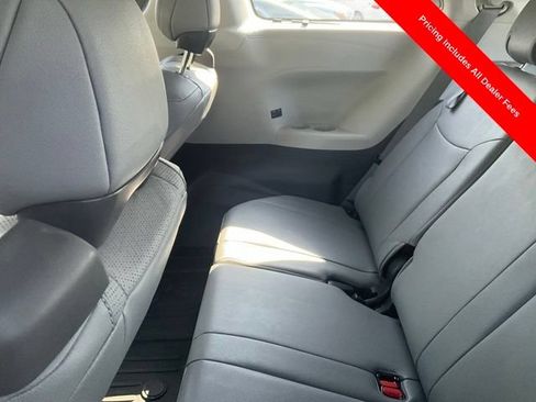 Used 2023 Toyota Sienna Limited FWD image 9