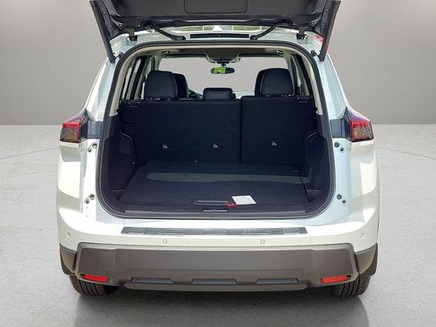 Used 2025 Nissan Rogue SV w/ SV Premium Package FWD image 8