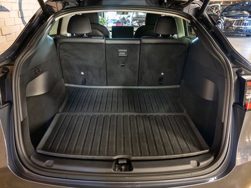Used 2022 Tesla Model Y Long Range image 17